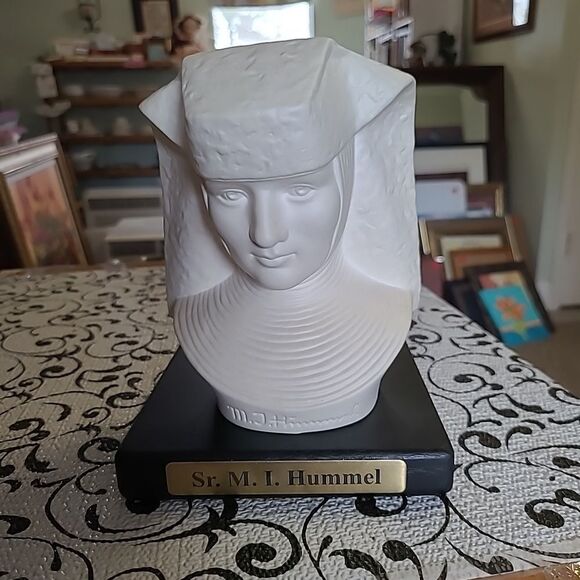M.J.Hummel Bust  - Picture 1 of 14